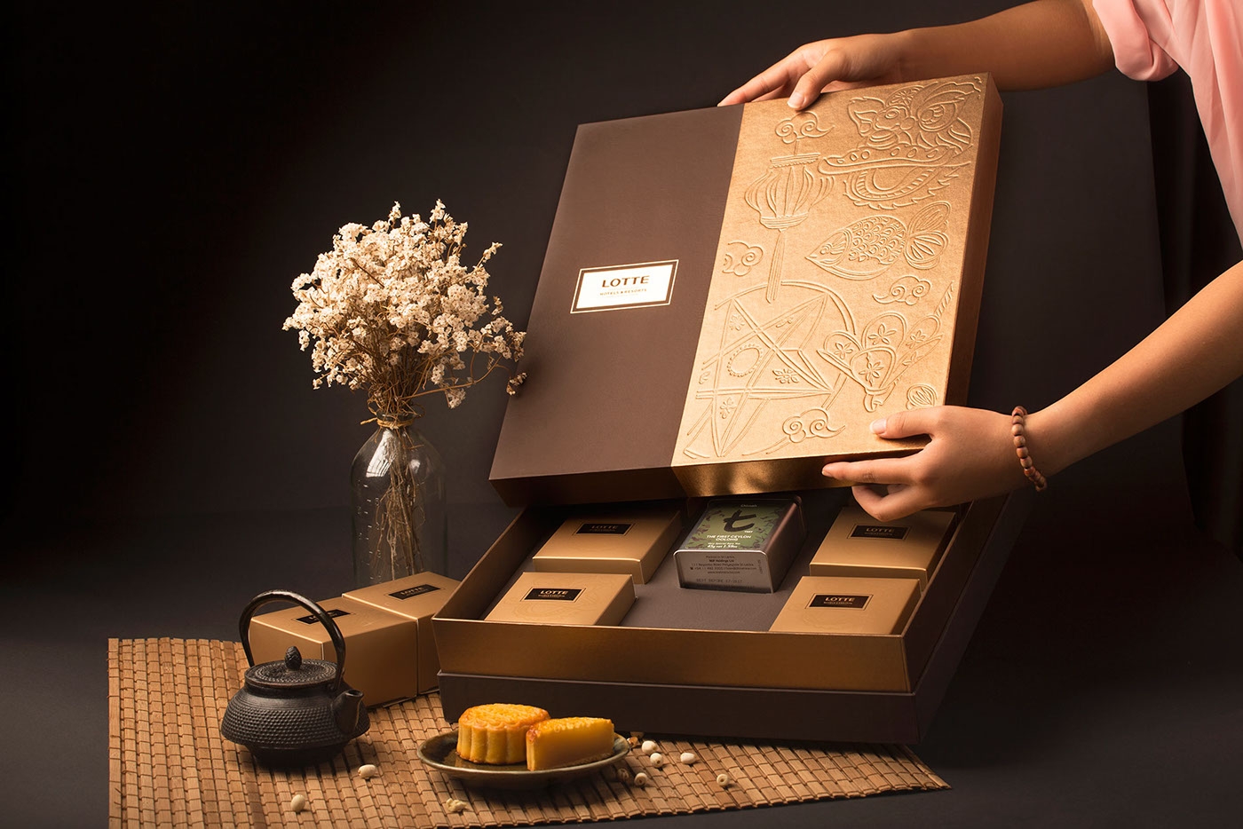 樂天度假酒店的中秋月餅禮盒包裝設(shè)計(jì)