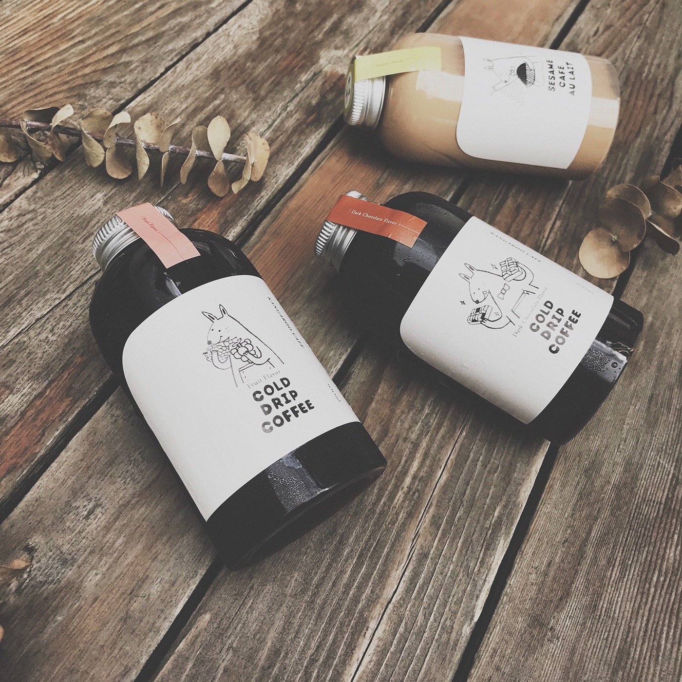 黑巧克力、水果風味、芝麻歐蕾三種不同的咖啡包裝設計