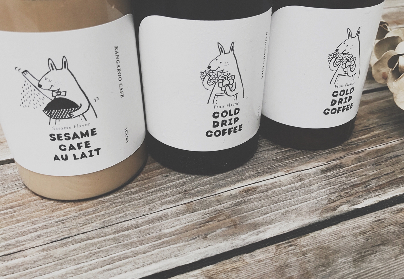 黑巧克力、水果風味、芝麻歐蕾三種不同的咖啡包裝設計